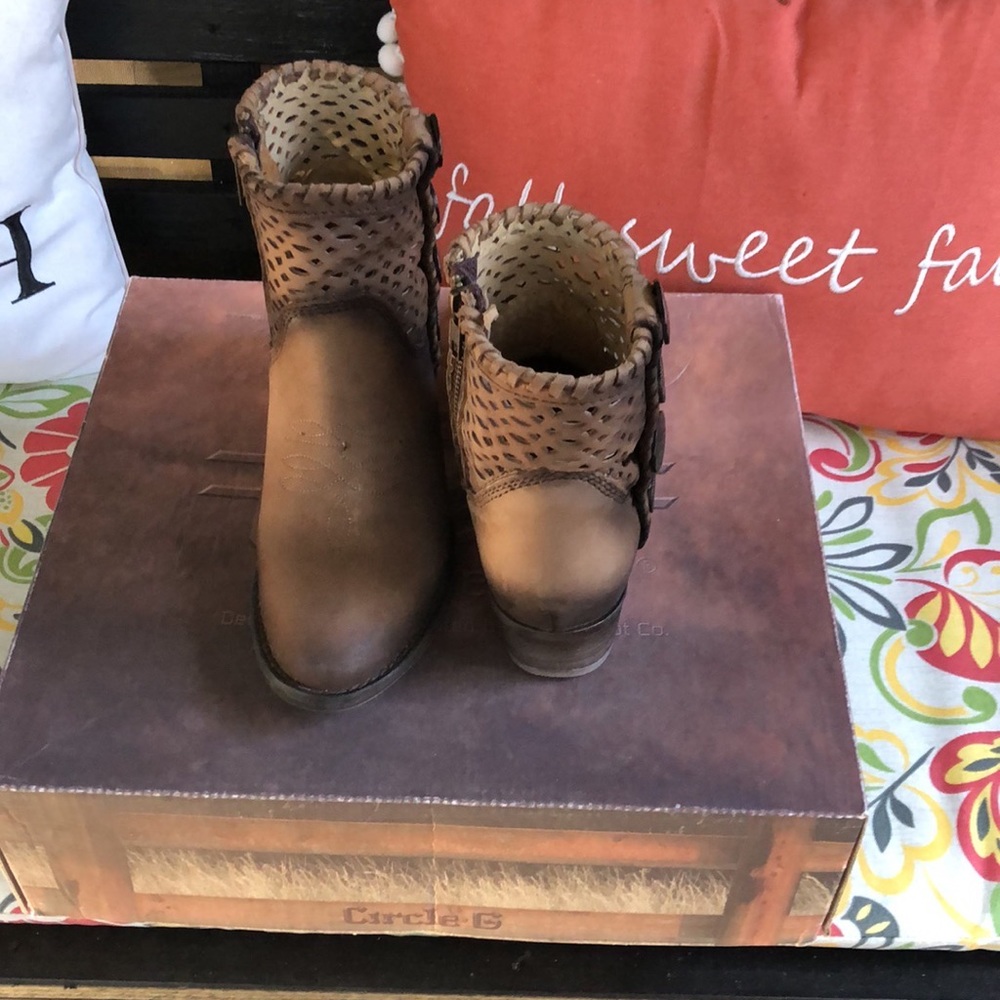 Corral Booties 🥾 Circle G